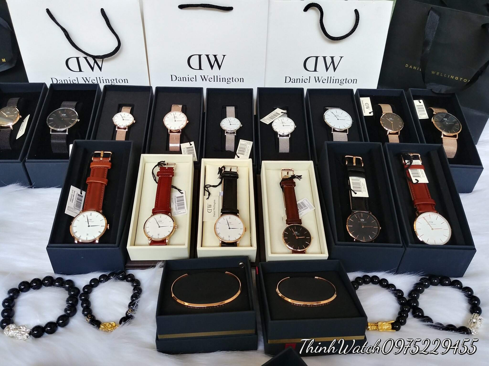 Đồng hồ Daniel Wellington Classic Black tại cửa hàng đồng hồ DW Bình Dương