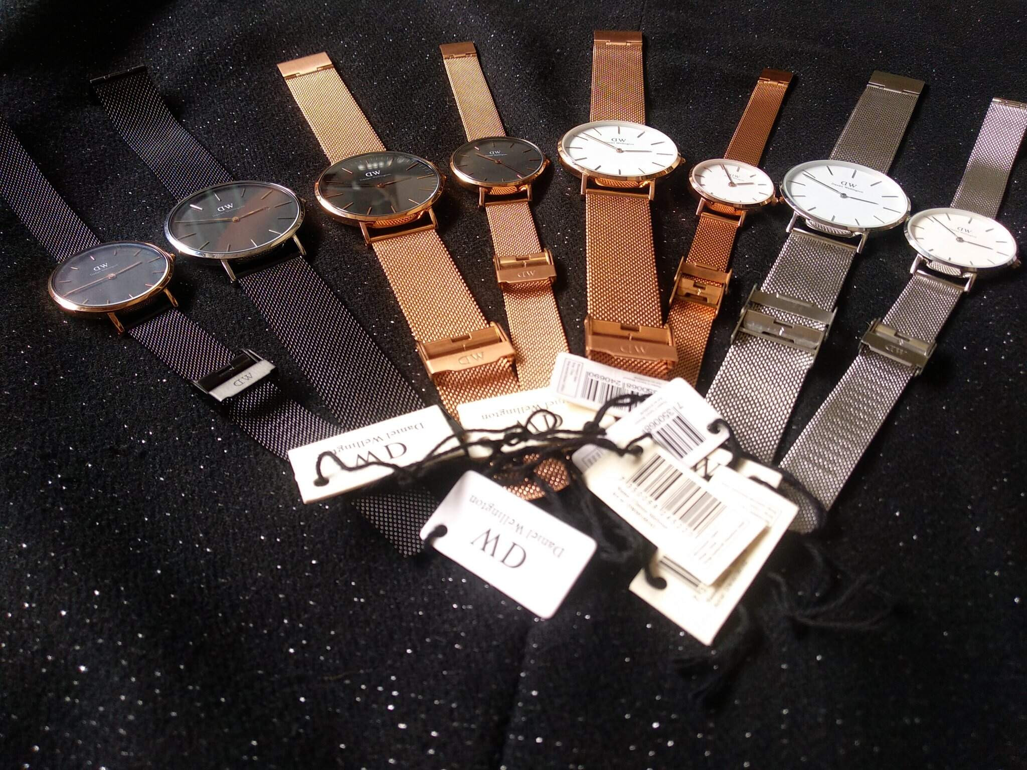 Trọn bộ đồng hồ Daniel Wellington và hộp đựng tại cửa hàng Bình Dương