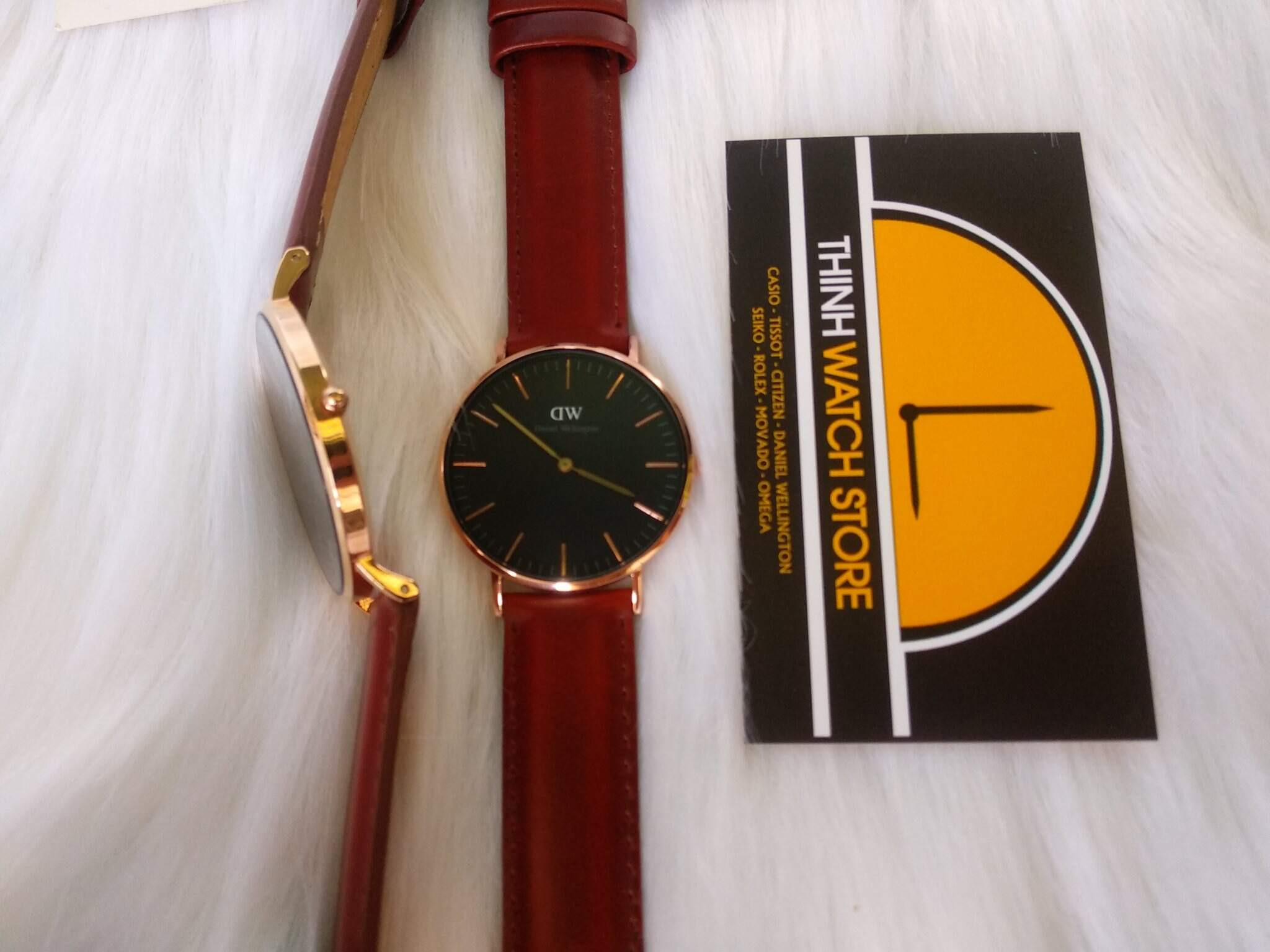 Đồng hồ Daniel Wellington nam tính kết hợp ví da tại Bình Dương