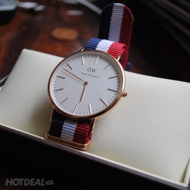 Đồng Hồ DW Dây Sọc: Biểu Tượng Thanh Lịch Vượt Thời Gian Của Daniel Wellington