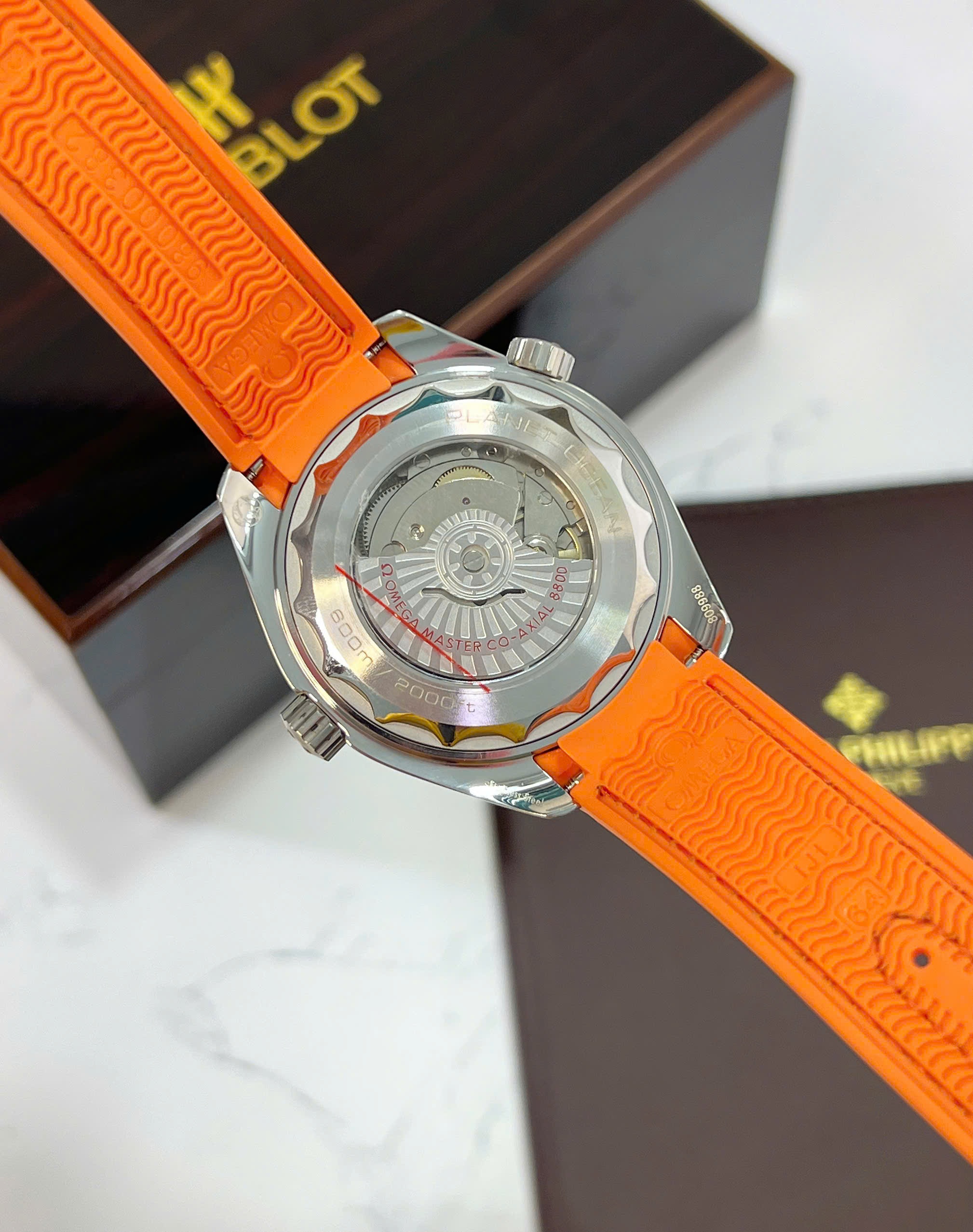 Đồng Hồ Daniel Wellington Dây Vải Fake: Cách Nhận Biết và Rủi Ro Cần Tránh