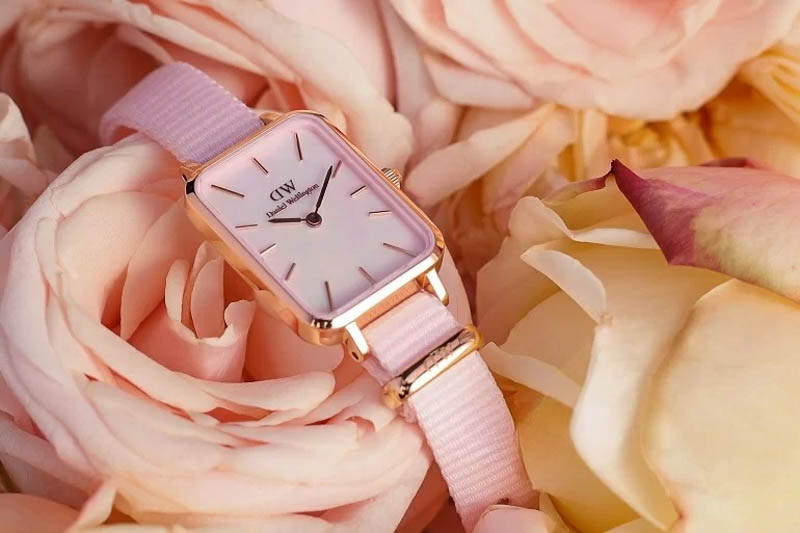 Daniel Wellington Quadro Special Edition, đồng hồ DW bán chạy với mặt vuông, xà cừ và tông hồng tinh tế