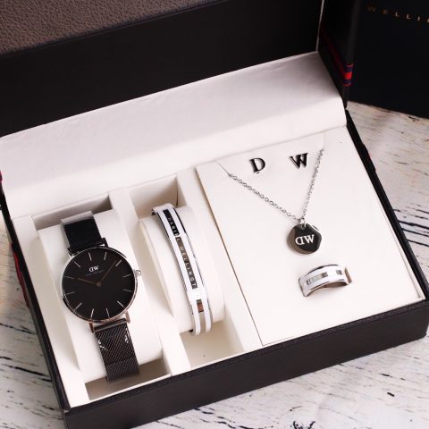 Bộ Đồng Hồ Vòng Nhẫn Daniel Wellington: Nâng Tầm Phong Cách Tối Giản
