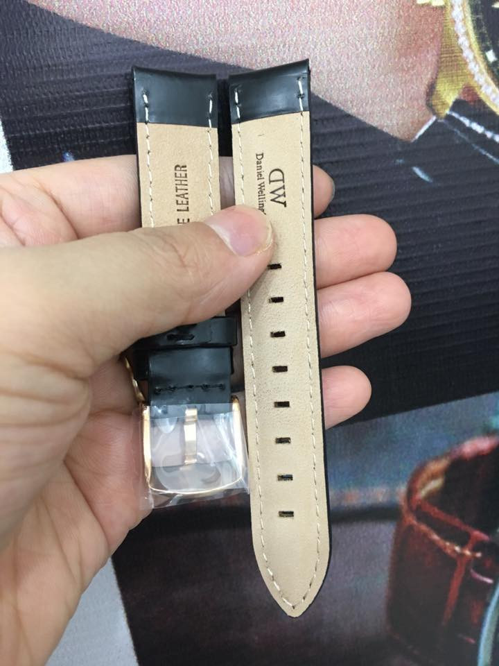 Dây da đồng hồ Daniel Wellington màu nâu nhạt thanh lịch, một phần của bộ sưu tập đồng hồ DW sale.