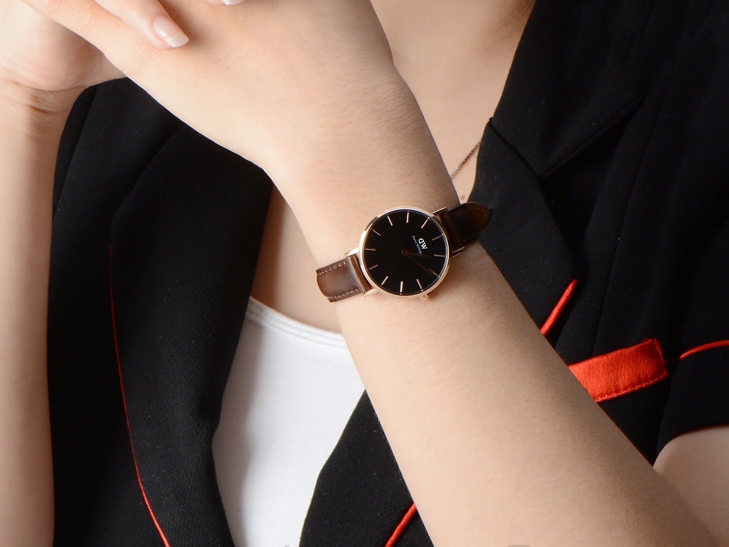 Lễ Ra Mắt Đồng Hồ DW Size 28mm: Vẻ Đẹp Tinh Tế Cho Cổ Tay Phái Nữ Việt