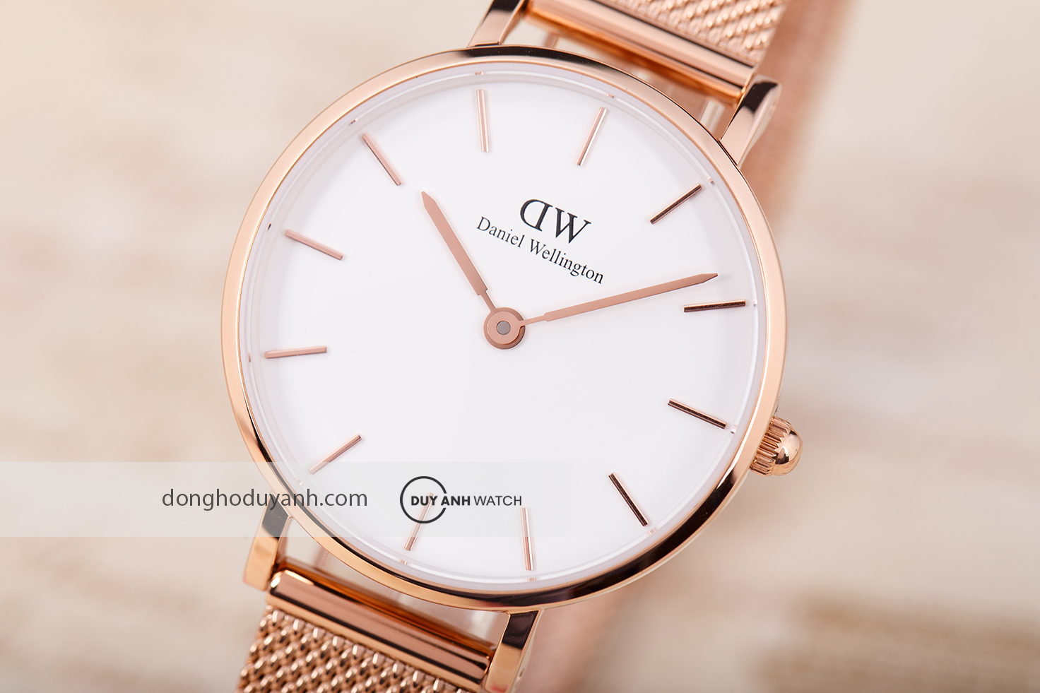 Đồng Hồ Daniel Wellington Chính Hãng Có Bị Vô Nước Không? Giải Mã Khả Năng Chống Nước Và Cách Bảo Quản Hiệu Quả