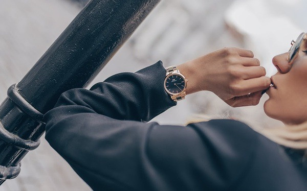 Khả năng chống nước của đồng hồ DW nữ giá rẻ và những lưu ý khi sử dụng