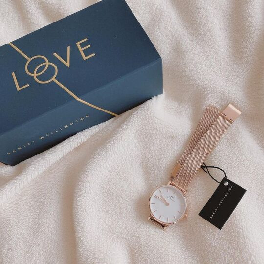 Đồng hồ DW Petite Melrose mặt trắng chính hãng 28mm