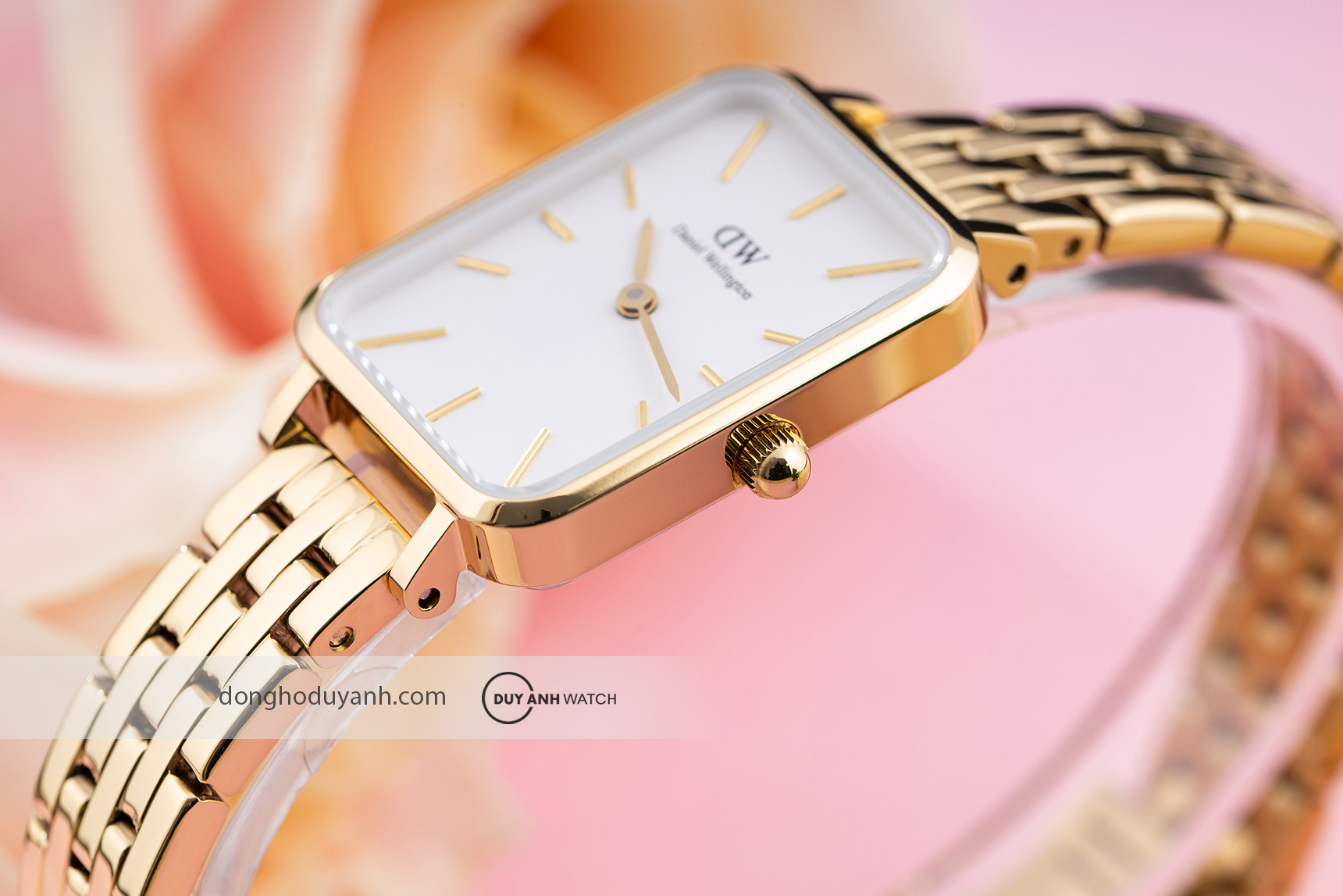 Núm chỉnh giờ của đồng hồ Daniel Wellington ở vị trí 3 giờ