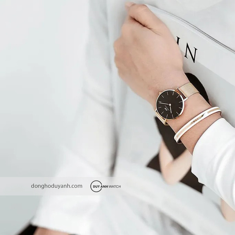 Đồng hồ Daniel Wellington dây da và vòng tay màu vàng hồng sang trọng