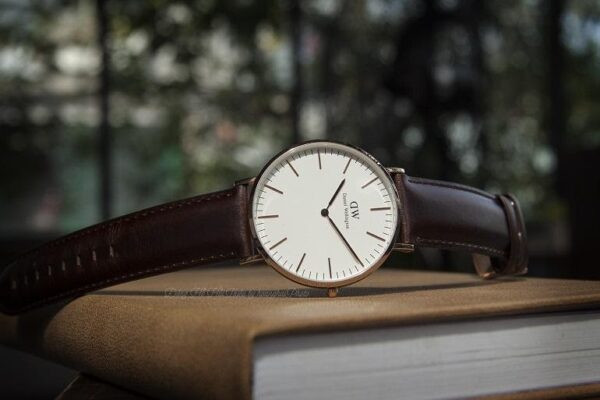 Những lời khuyên giúp bạn tránh mua phải đồng hồ Daniel Wellington xách tay kém chất lượng