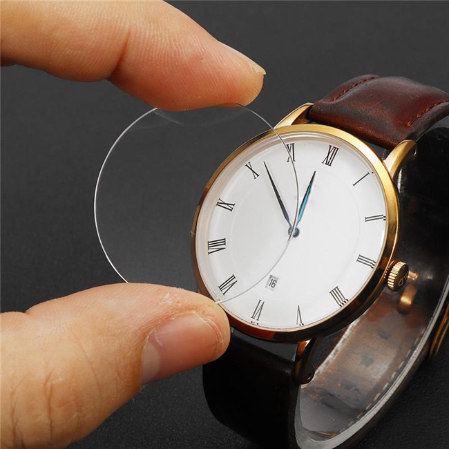 Đồng Hồ DW Dùng Mặt Kính Gì? Khám Phá Chất Liệu Kính Daniel Wellington