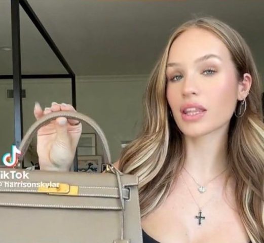 Lật Tẩy Chiêu Trò Lừa Đảo Tặng Đồng Hồ Thụy Sĩ "Miễn Phí": Bảo Vệ Bản Thân Trong Kỷ Nguyên Số