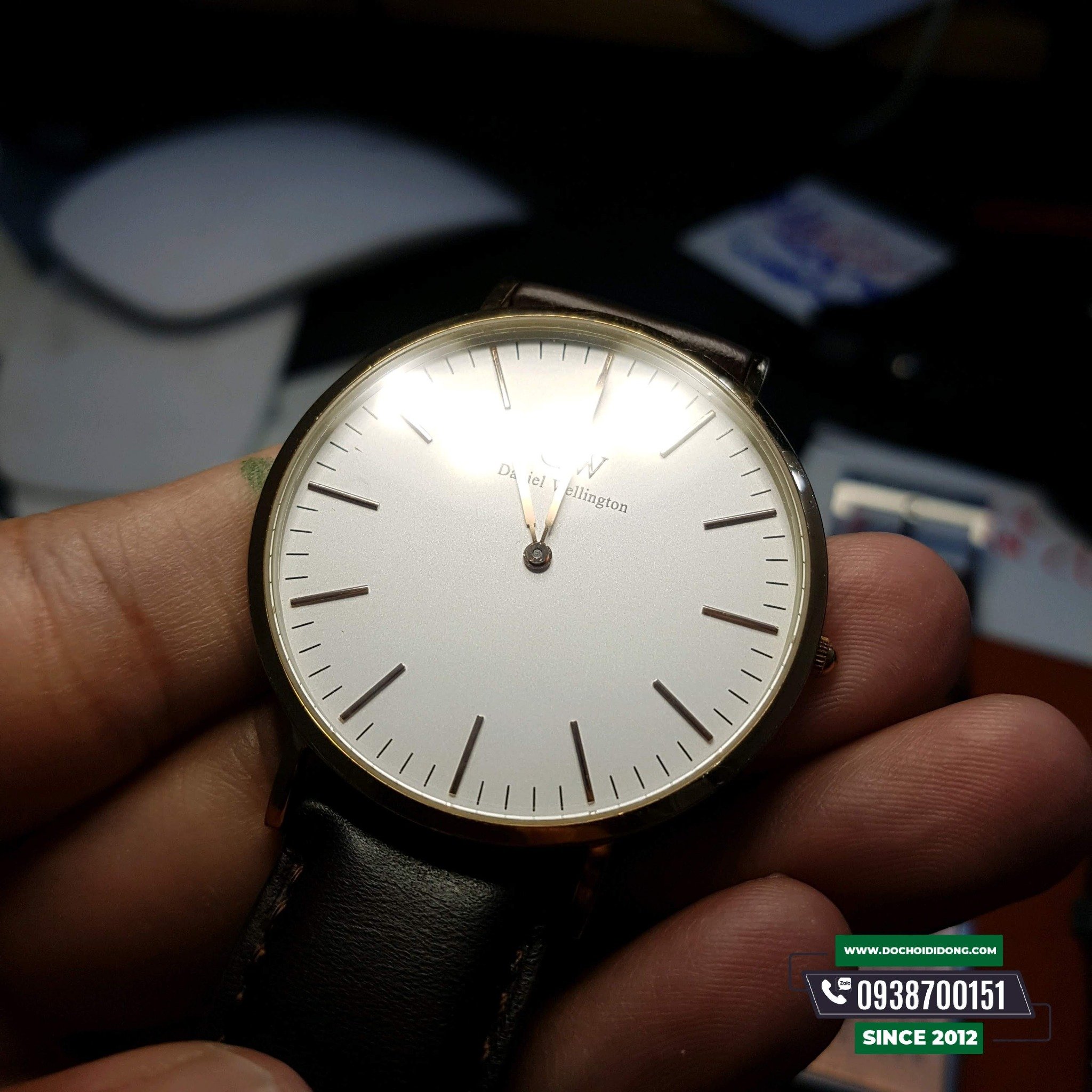 Hướng Dẫn Chi Tiết A-Z: Có Nên Dán Mặt Đồng Hồ Daniel Wellington (DW) Để Bảo Vệ Hay Không?