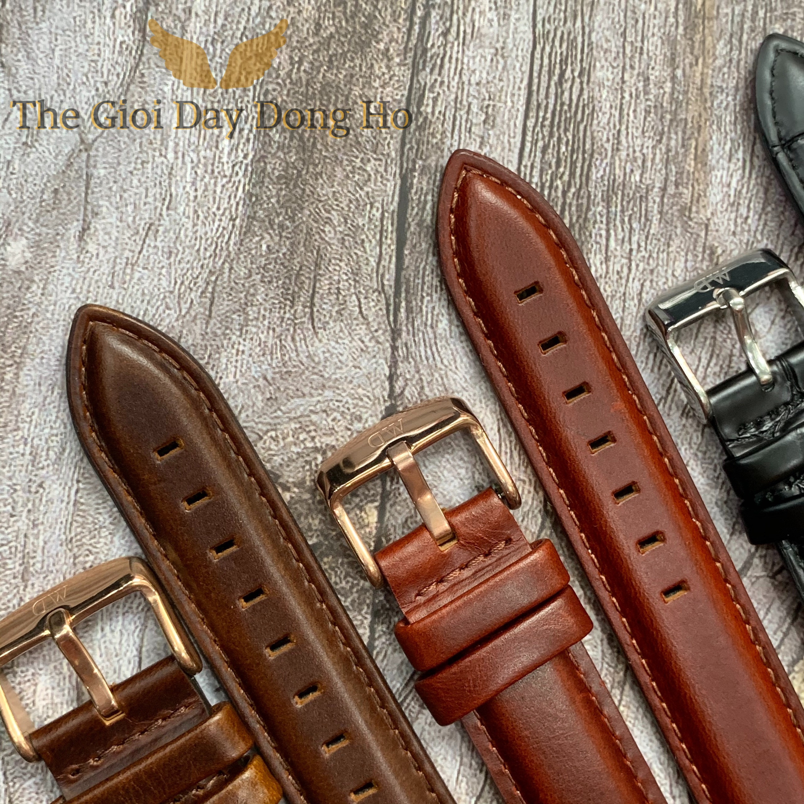 Khóa đồng hồ Daniel Wellington sáng bóng với logo DW sắc nét, biểu tượng của đồng hồ DW sale chất lượng.