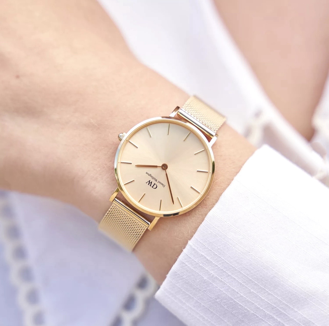 Cách Đeo Đồng Hồ Daniel Wellington Petite Chuẩn Thanh Lịch và Phong Cách