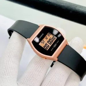 Đồng hồ Casio nữ mặt vuông LW-204-1A với vỏ nhựa cao cấp và khả năng chống nước