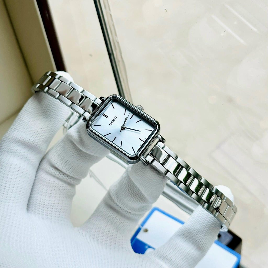 Đồng hồ Casio nữ mặt vuông LTP-V009D-2E phong cách tối giản với dây kim loại bạc