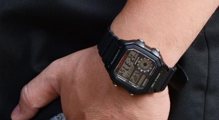 Đồng hồ G-Shock nữ màu hồng, thiết kế bền bỉ, thể hiện các tính năng của đồng hồ G-Shock hiện đại.