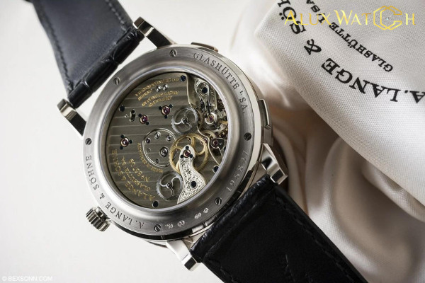 Bộ máy đồng hồ Automatic và Hand-Winding cùng các chi tiết phức tạp của đồng hồ cơ