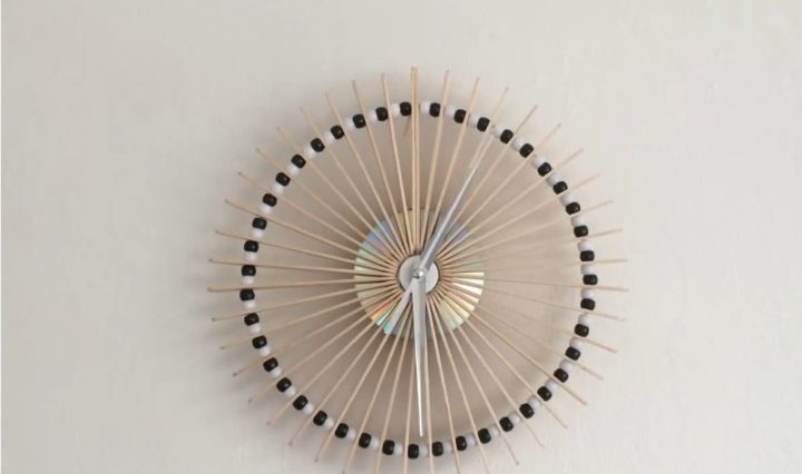 Đồng hồ treo tường handmade làm từ que đè lưỡi đã hoàn thiện