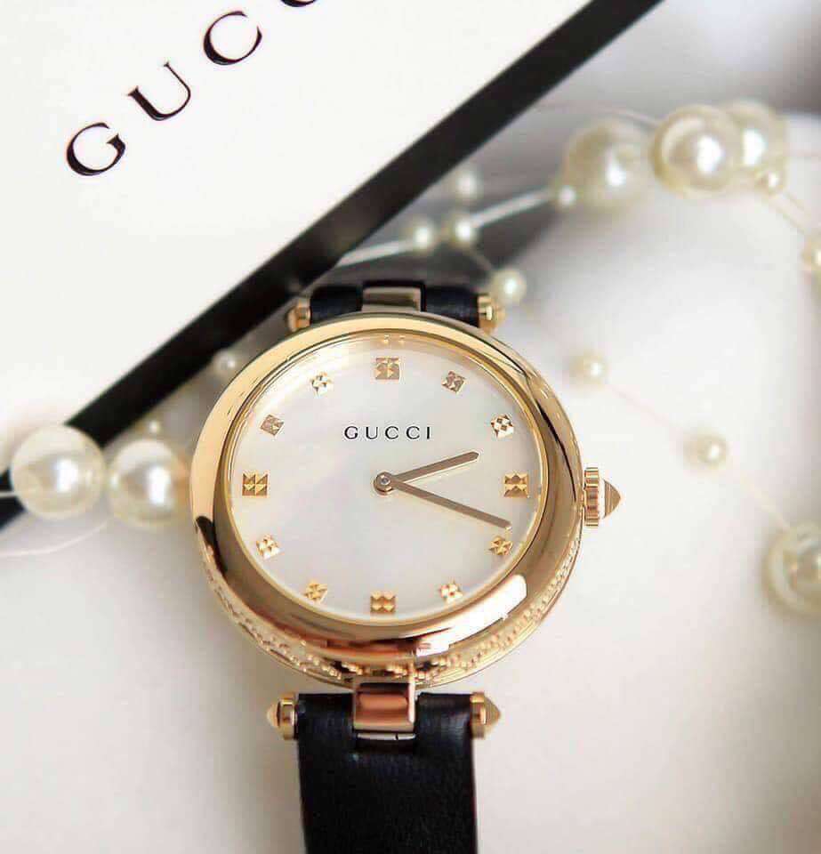 Đồng Hồ Gucci Nữ Dây Da Chính Hãng: Biểu Tượng Sang Trọng và Phong Cách Vượt Thời Gian