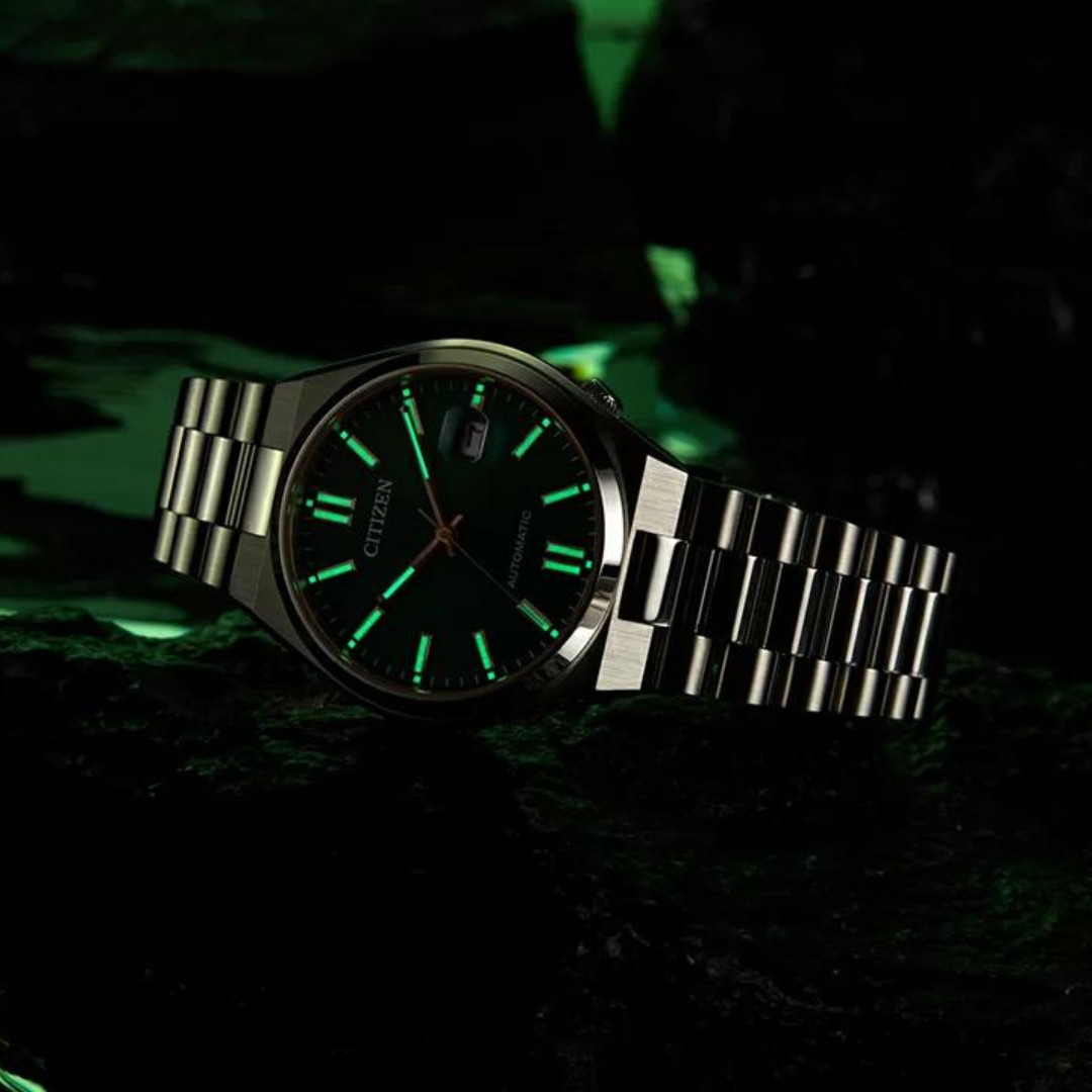 Cận cảnh mặt số đồng hồ Citizen NJ0150-81X với chi tiết kim và cọc số
