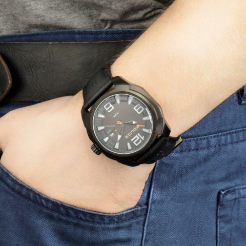 Đồng hồ dây da bản to Police 13836JSB/61 với mặt số đen mạnh mẽ