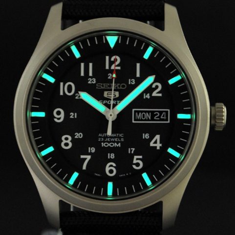 Dạ Quang Đồng Hồ Seiko 5: Công Nghệ Lumibrite và Những Điều Cần Biết