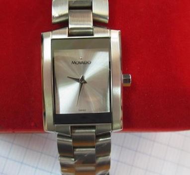 Đồng Hồ Movado Nam Mặt Vuông: Biểu Tượng Của Nghệ Thuật Tối Giản và Đẳng Cấp Thụy Sĩ