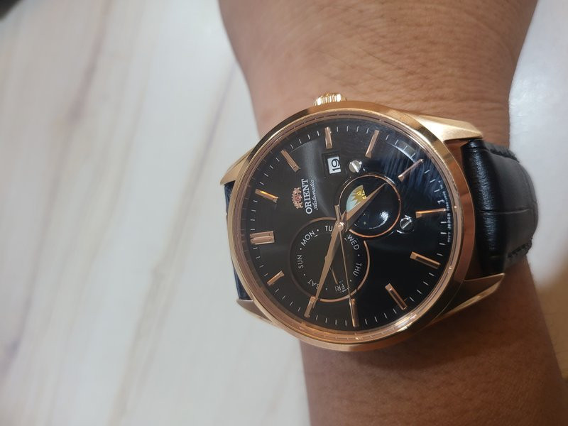 Thiết kế tổng thể của đồng hồ Casio MTP-1384L-1AVDF dây da, vỏ thép không gỉ