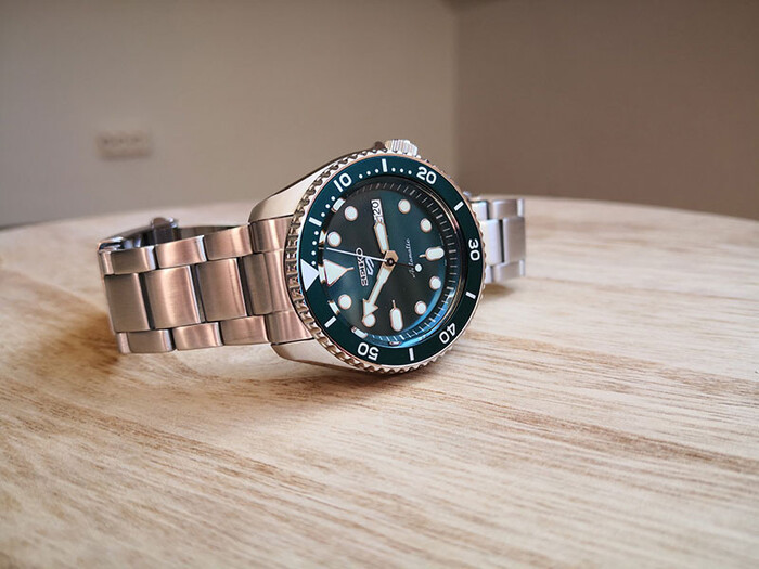 Đồng hồ nam Seiko 5 SRPD61K1S với mặt số xanh rêu