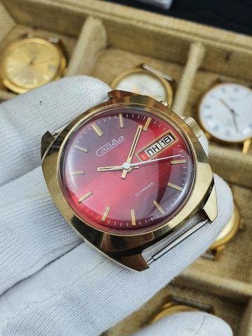 Khám Phá Đồng Hồ Slava Của Liên Xô Cũ: Biểu Tượng Vượt Thời Gian