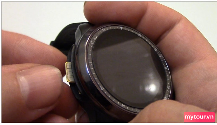Hướng dẫn lắp sim vật lý vào đồng hồ thông minh Samsung Galaxy Watch