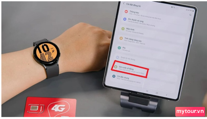 Màn hình ứng dụng Samsung Wearable chọn mục Gói cước di động để cài đặt eSIM đồng hồ