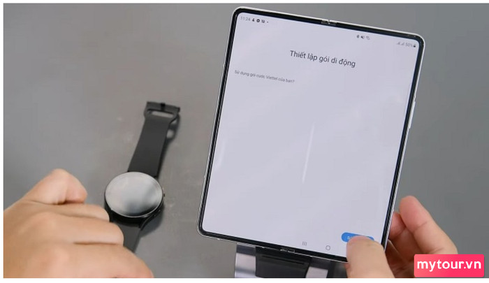 Hoàn tất quá trình lắp sim eSIM trên đồng hồ thông minh Samsung