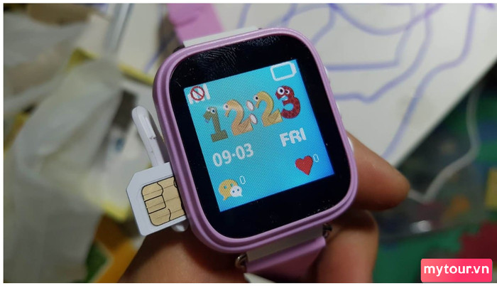 Cách lắp sim vào đồng hồ thông minh trẻ em loại vật lý