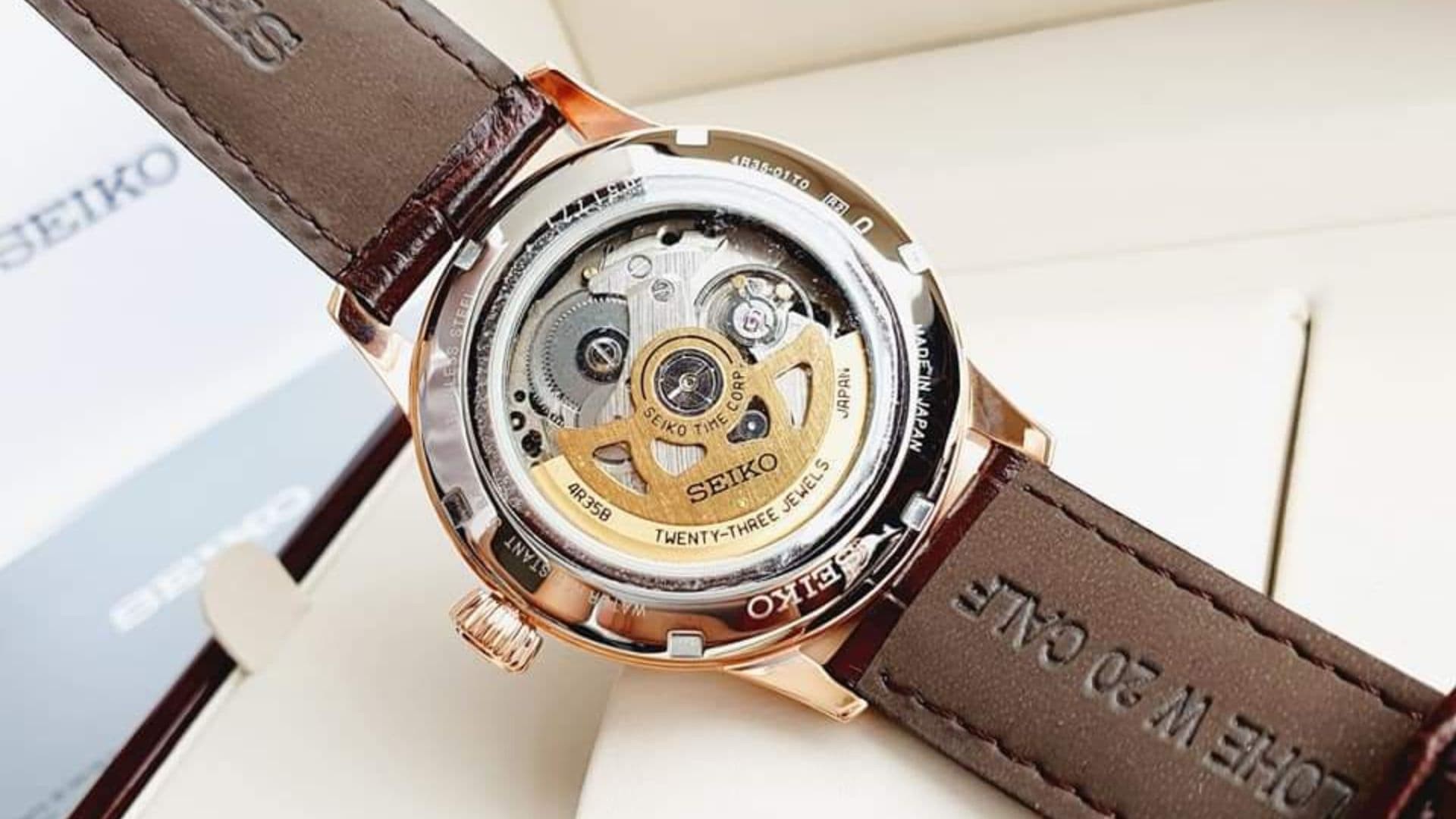 Đồng hồ Seiko Nam Máy Cơ: Biểu Tượng Của Phong Cách và Giá Trị Vượt Thời Gian Đồng hồ Seiko Nam Máy Cơ: Biểu Tượng Của Phong Cách và Giá Trị Vượt Thời Gian