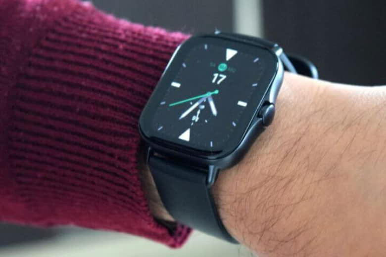 Chi tiết thiết kế dây đeo cao su mềm mại của đồng hồ Amazfit GTS, thoải mái khi đeo