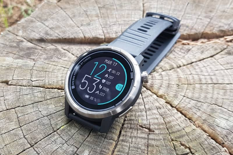 Kiprun GPS 900, một đồng hồ chạy bộ tốt nhất trong phân khúc giá phổ thông, với thời lượng pin dài và nhiều tính năng theo dõi luyện tập.