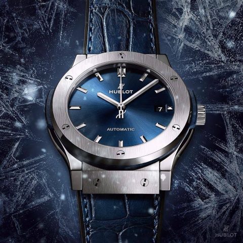 Cận cảnh mặt số xanh Sunray trên đồng hồ Hublot Classic Fusion blue 42mm