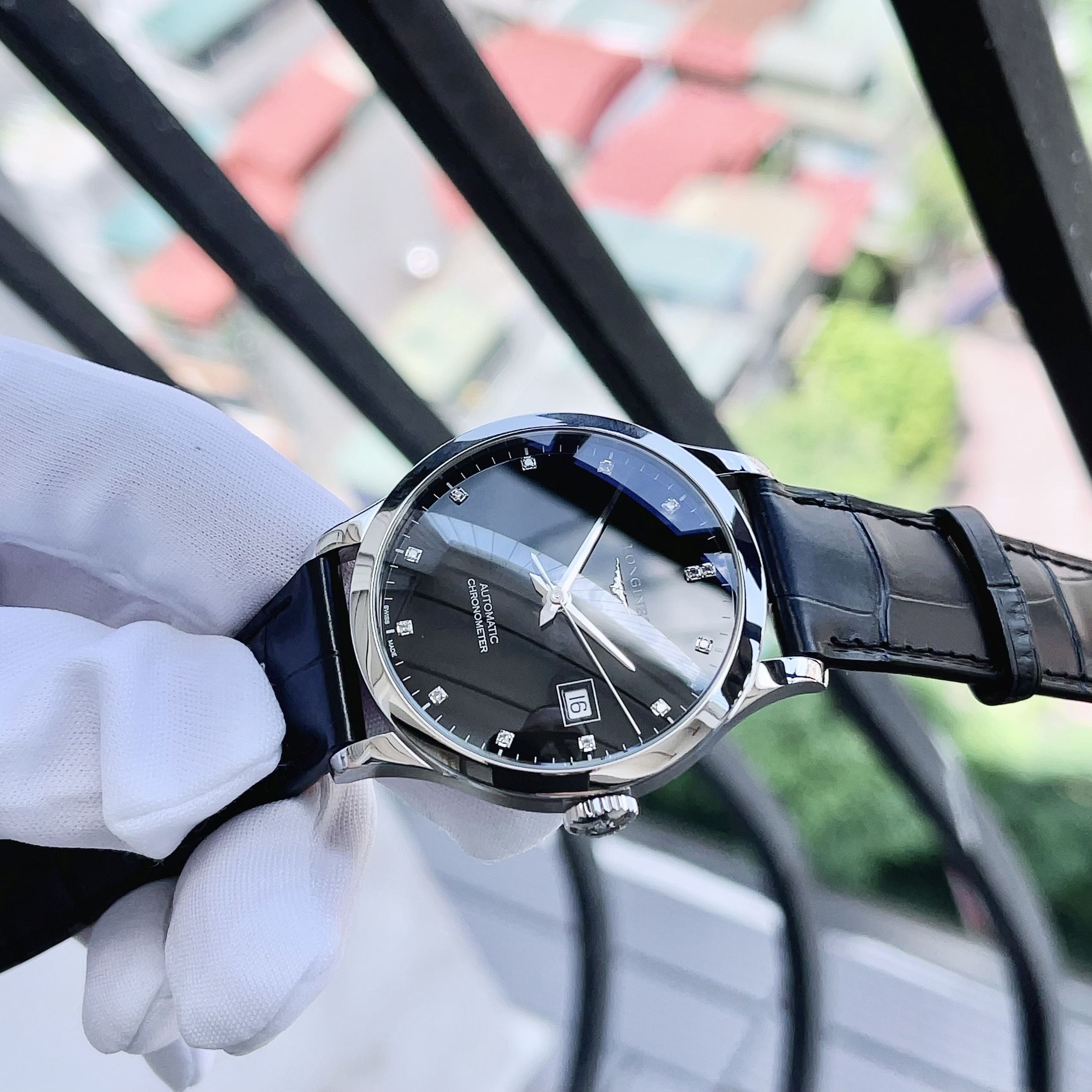 Đồng Hồ Nam Dây Da Màu Trắng: Tuyên Ngôn Phong Cách Tối Giản và Đẳng Cấp Đồng Hồ Nam Dây Da Màu Trắng: Tuyên Ngôn Phong Cách Tối Giản và Đẳng Cấp