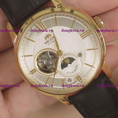 Đồng hồ Orient Sun and Moon với mặt số trắng tinh tế