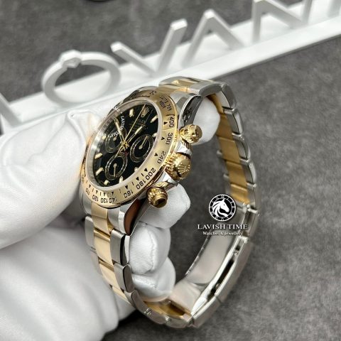 Đồng hồ mặt đen dây vàng