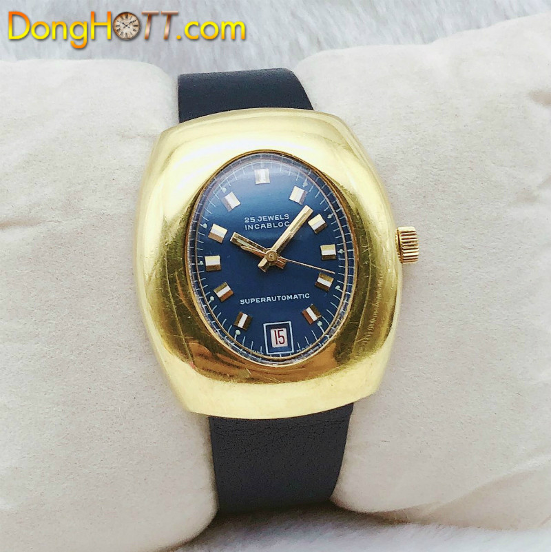 Thân vỏ vàng 18k của chiếc đồng hồ độc lạ chính hãng, thể hiện sự sang trọng
