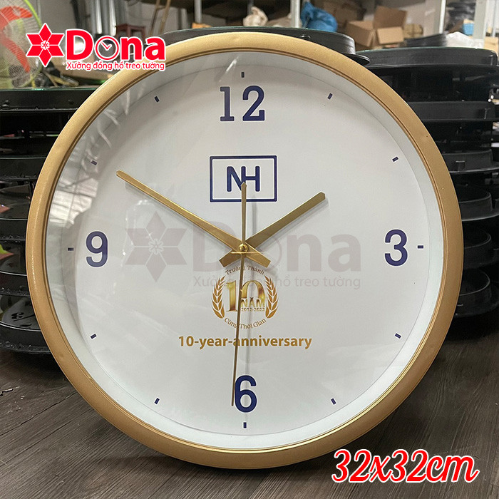 Đồng hồ treo tường 32cm với vành nhũ đồng