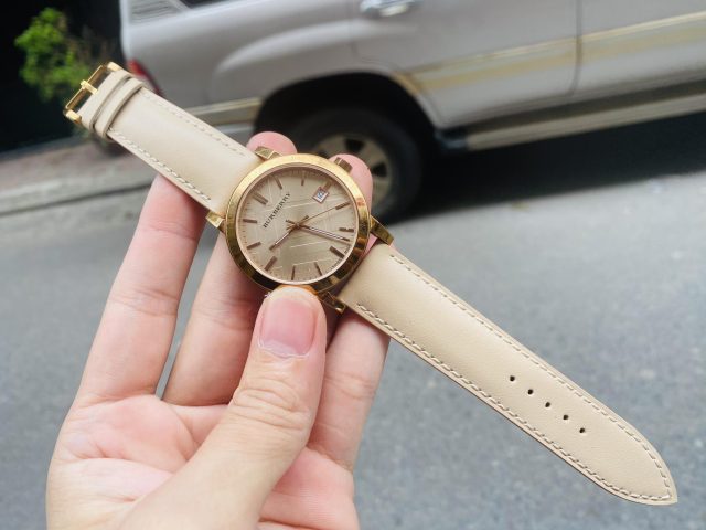 Dây Da Đồng Hồ Burberry Nữ: Biểu Tượng Phong Cách Thanh Lịch và Đẳng Cấp