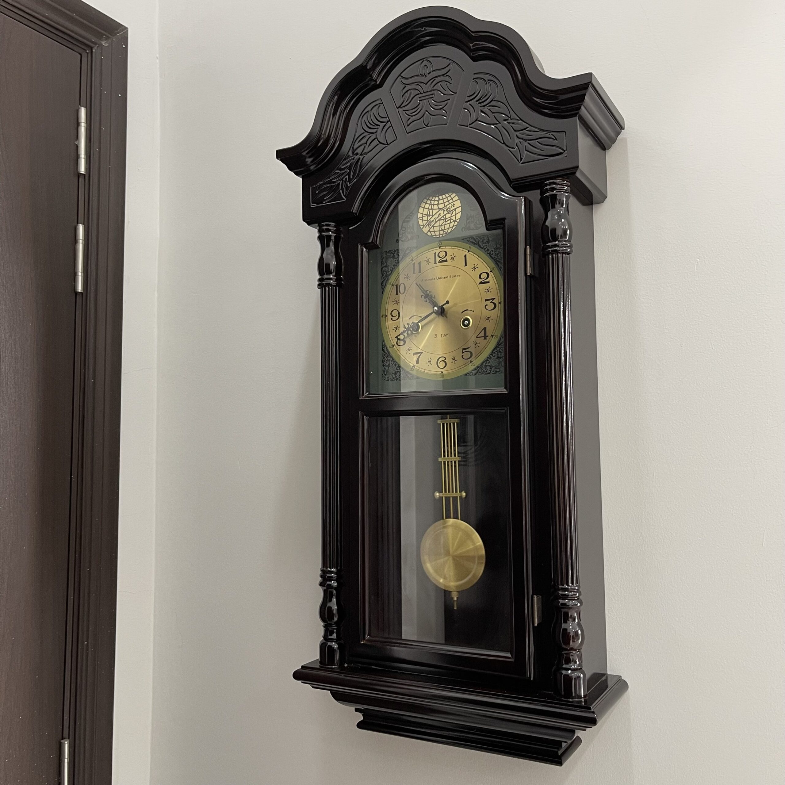 Dây Cót Đồng Hồ Quả Lắc: Trái Tim Vận Hành Của Cỗ Máy Thời Gian Cổ Điển