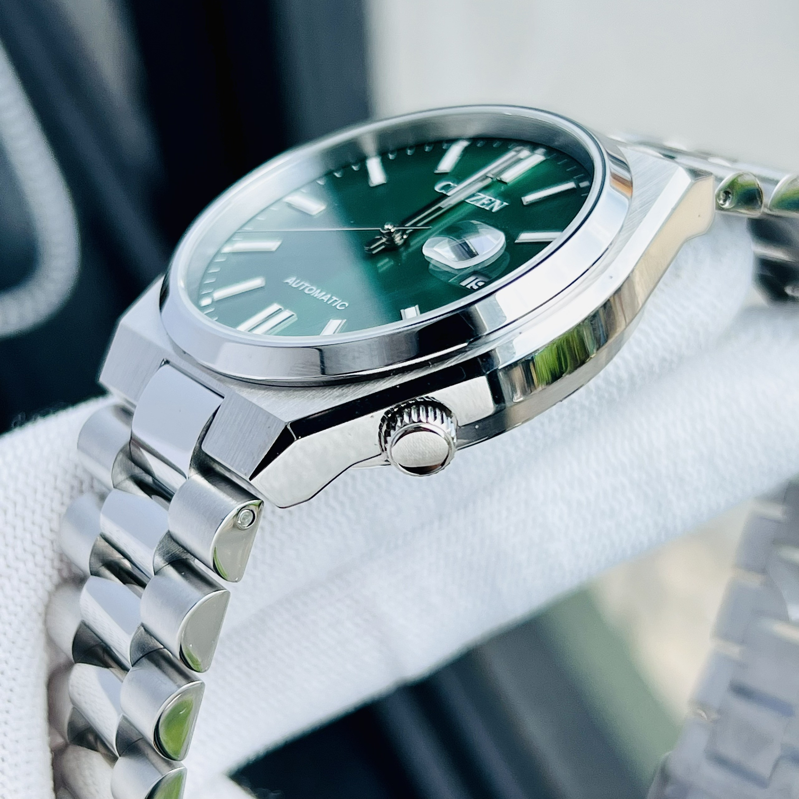 Đồng hồ Citizen NJ0150-81X mặt số trắng sang trọng với vỏ thép không gỉ