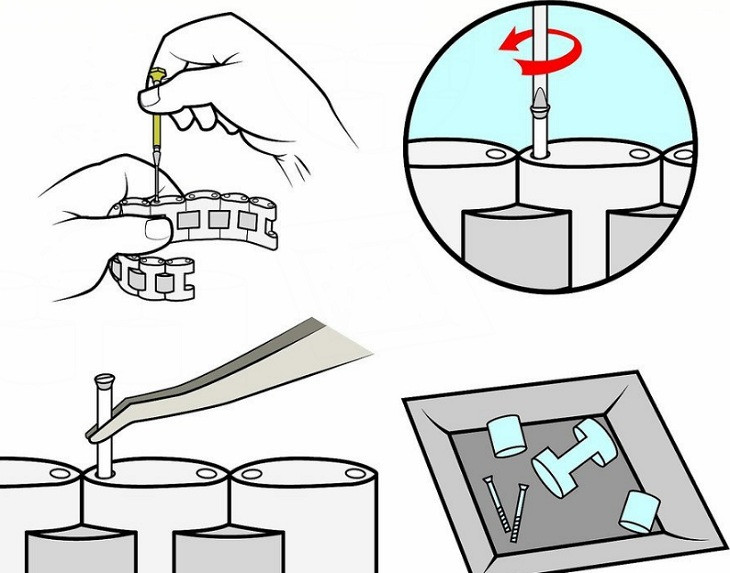 Thực hiện tháo ốc vít khi điều chỉnh mắt dây đồng hồ
